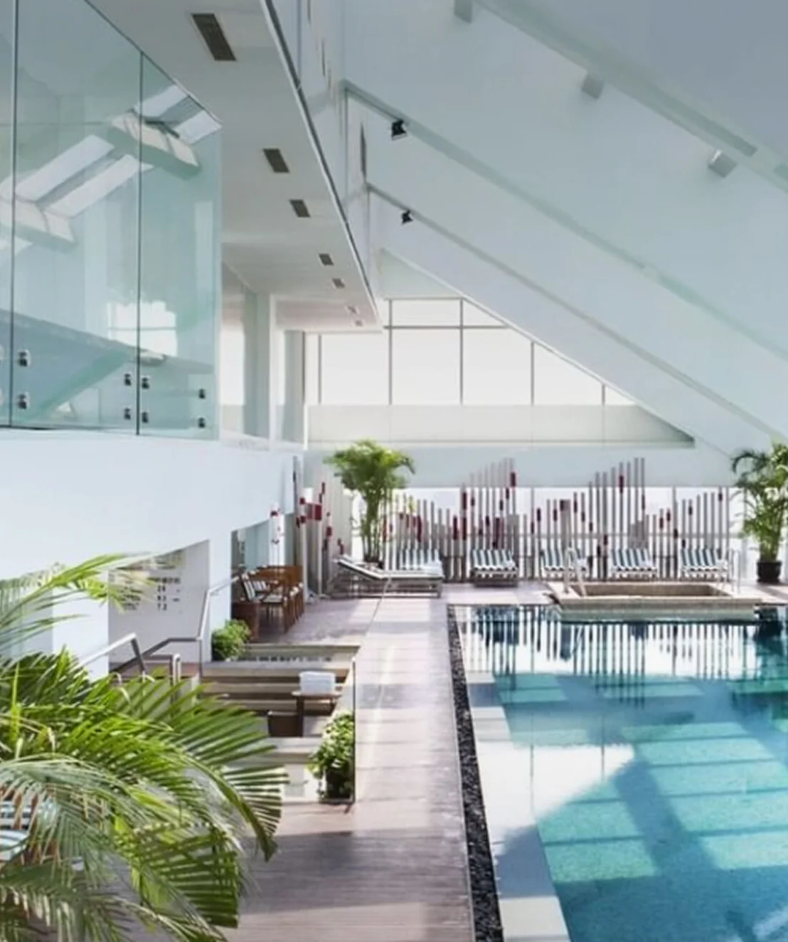 롱지몽 호텔 수영장 전경