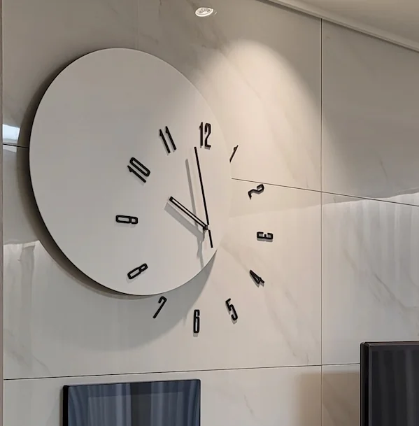 못 없이 완성하는 거실 인테리어 무소음 무타공 벽시계 설치 가이드