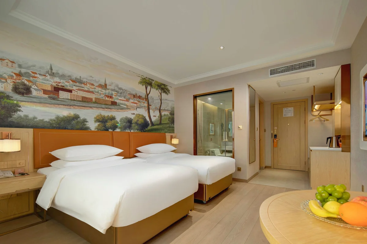 Practical space configuration that is satisfactory even by backpacker standards.