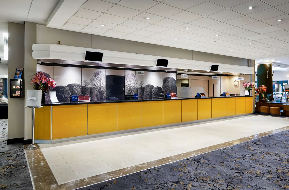 Using the dedicated app is essential to reduce check-in waiting times.