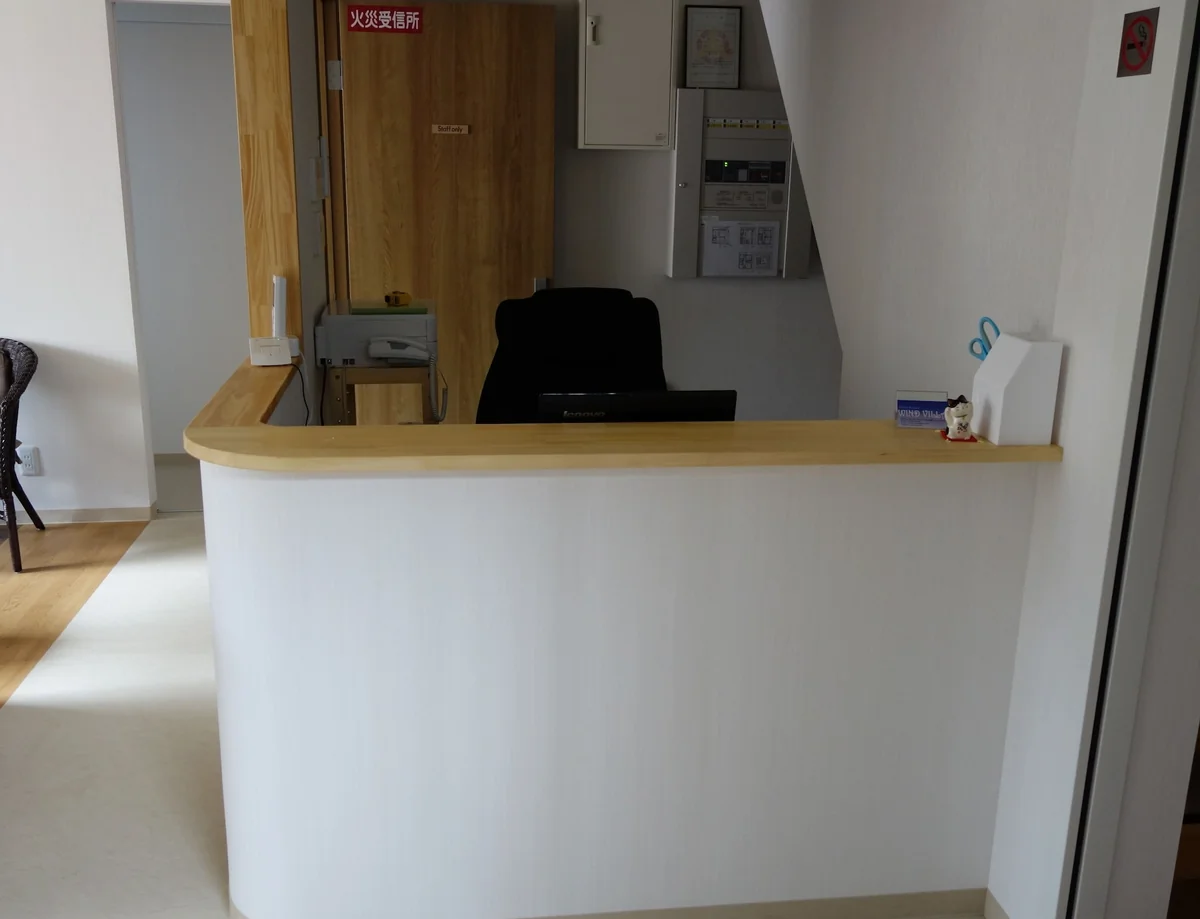 A practical space without unnecessary frills, befitting accommodation costing around 4,000 yen per night.