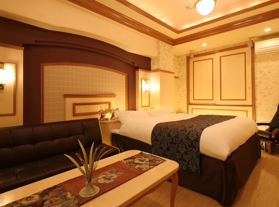 Spacious rooms with massage chairs for around ¥7,000 ($46)