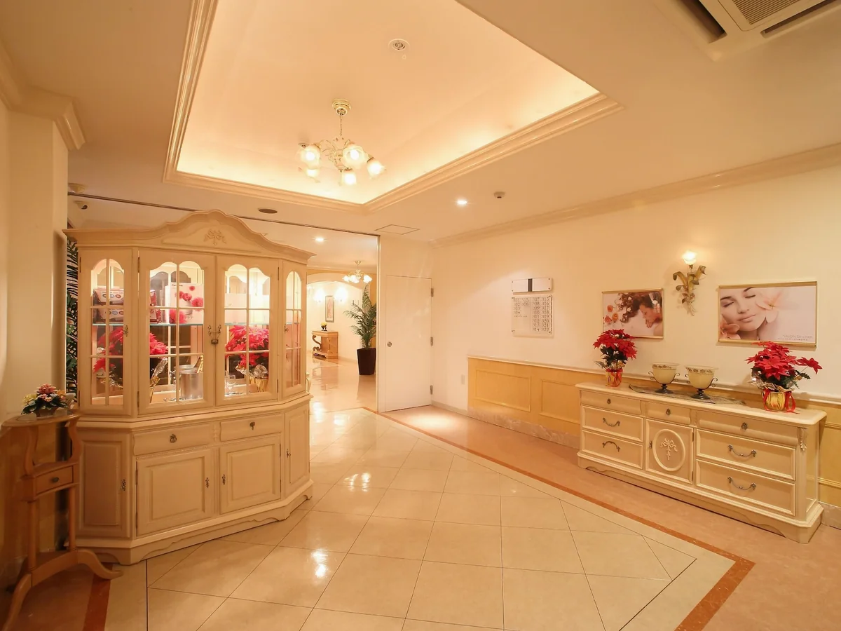 The elegant lobby of a Nara hotel for around ¥7,000 per night.