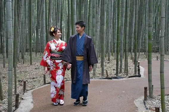 A healing course that continues from kimono rental to a walk in the bamboo forest and a footbath