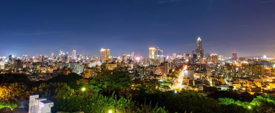 Enjoying the Kaohsiung night scenery safely with a Korean driver and taxi tour