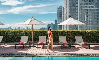 The optimal pool for enjoying city views and relaxation at the same time
