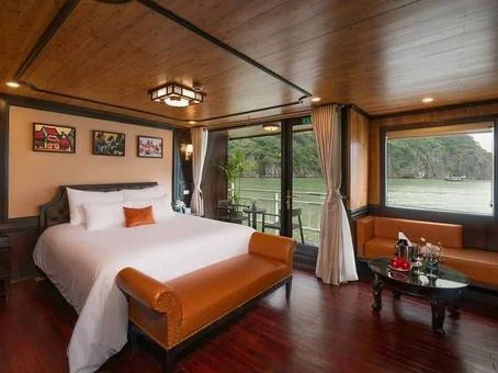 A cabin with a private balcony is the key to a 1-night tour of Ha Long Bay
