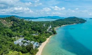 Suitable for those who prefer affordable relaxation close to the beach.