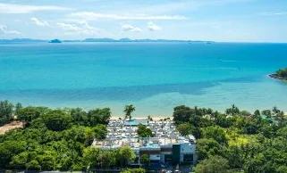 Ocean view accommodation with excellent beach access and value for money.