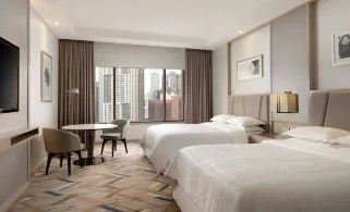 A reasonable place to stay offering a large workspace and city views